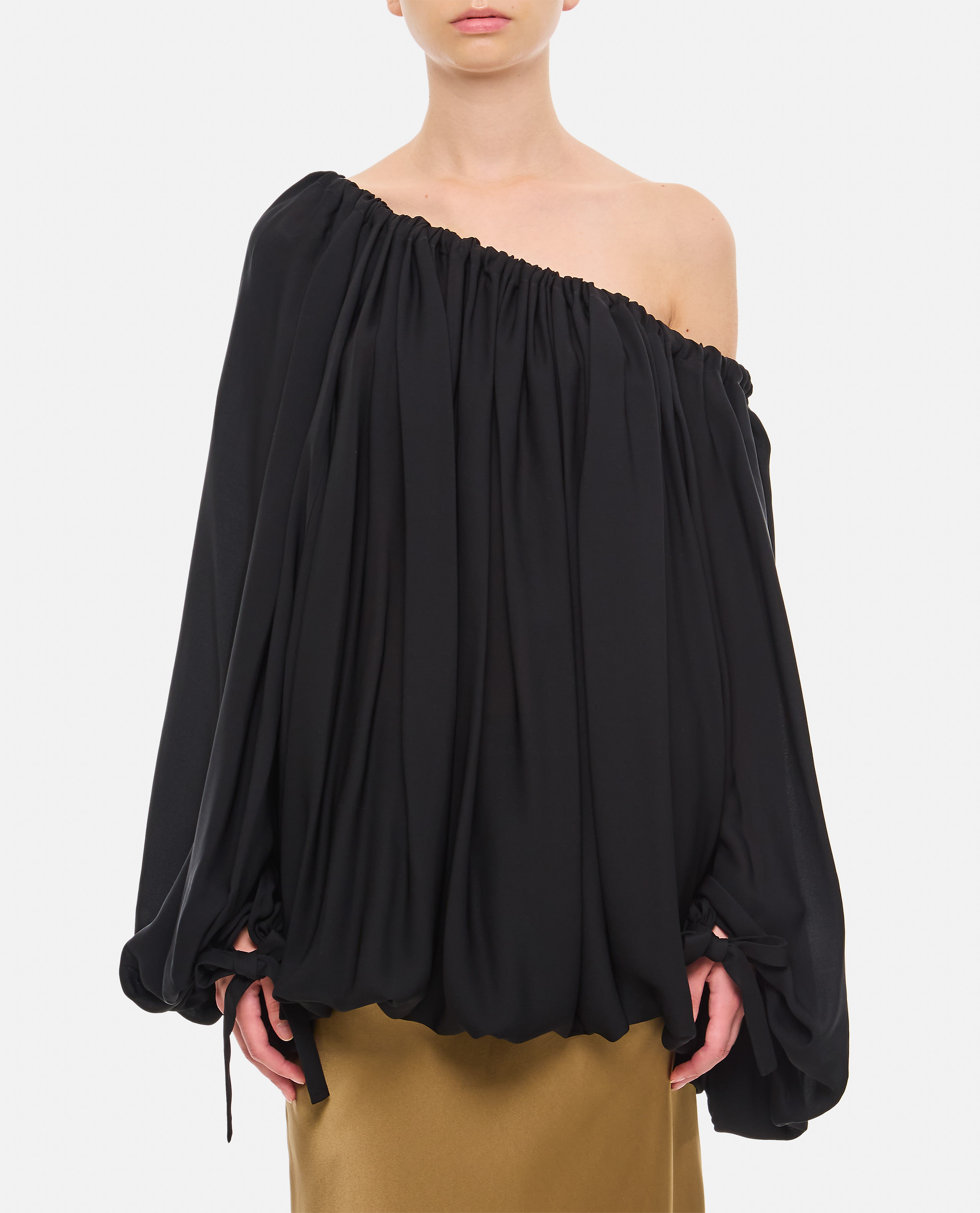 fw24---khaite---2346338200_1-p0.jpg