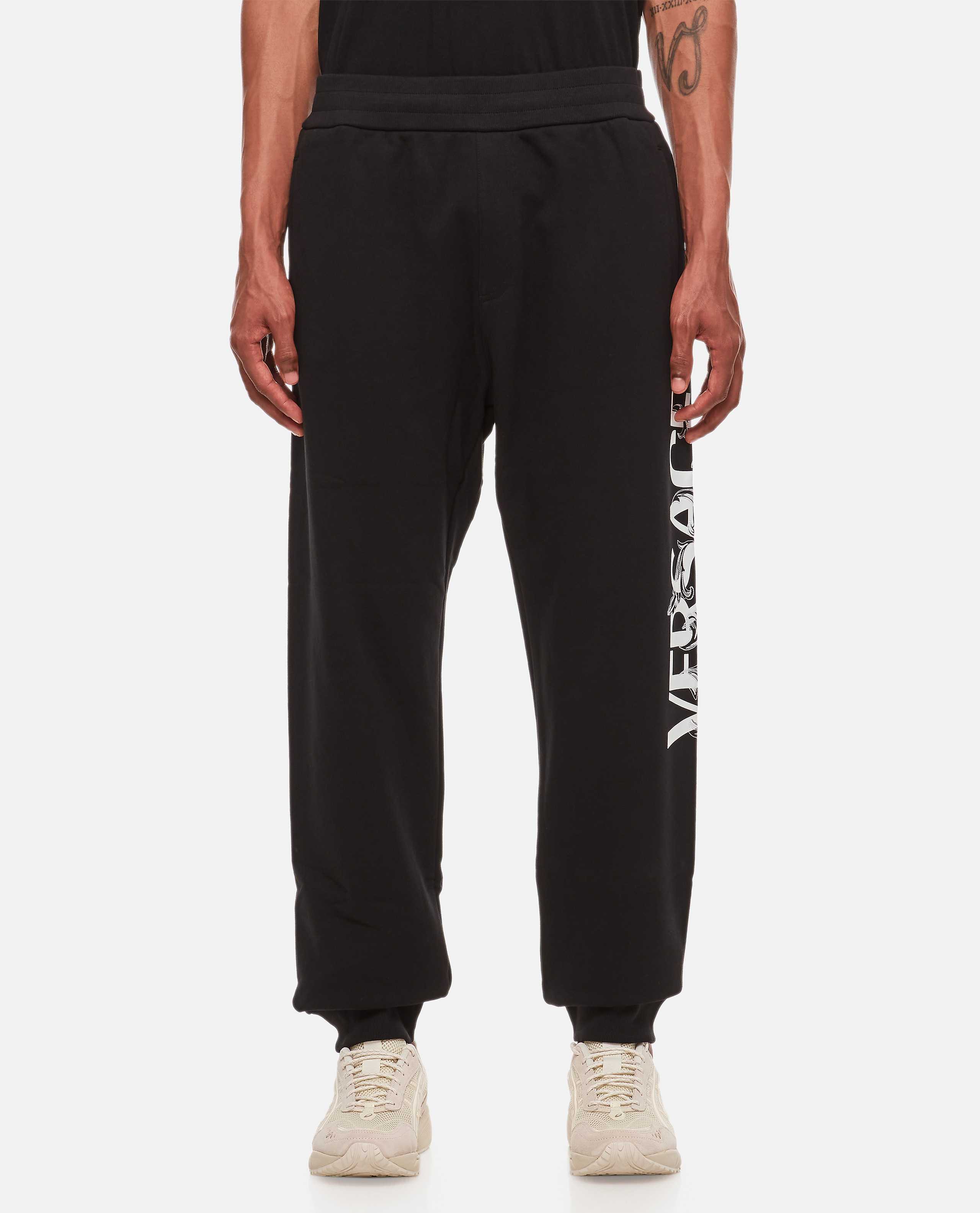 fw22---versace---10069811a049551b000_1-p0.jpg