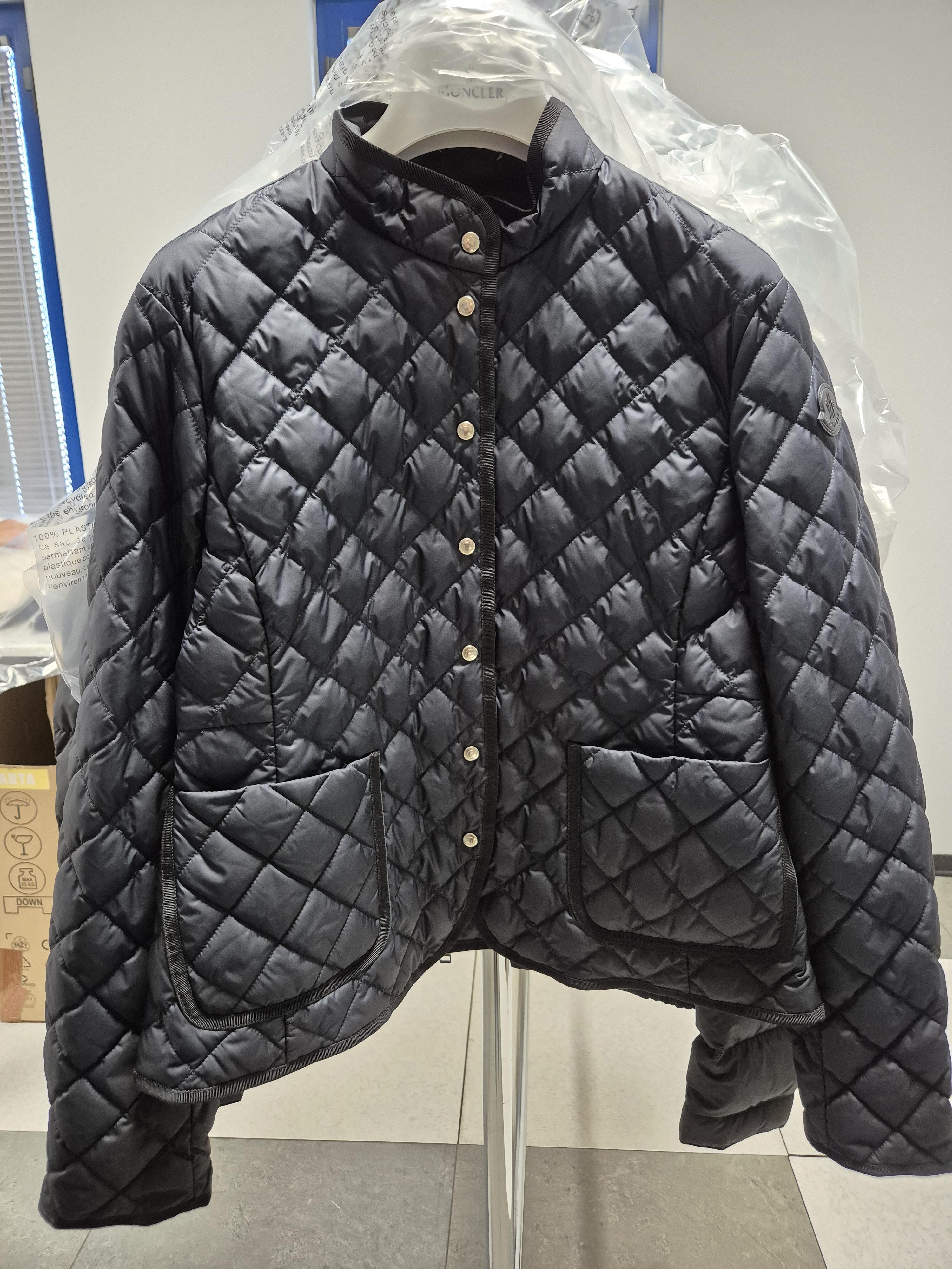 2436233.P25-moncler-1A000-5654AQE779.JPEG