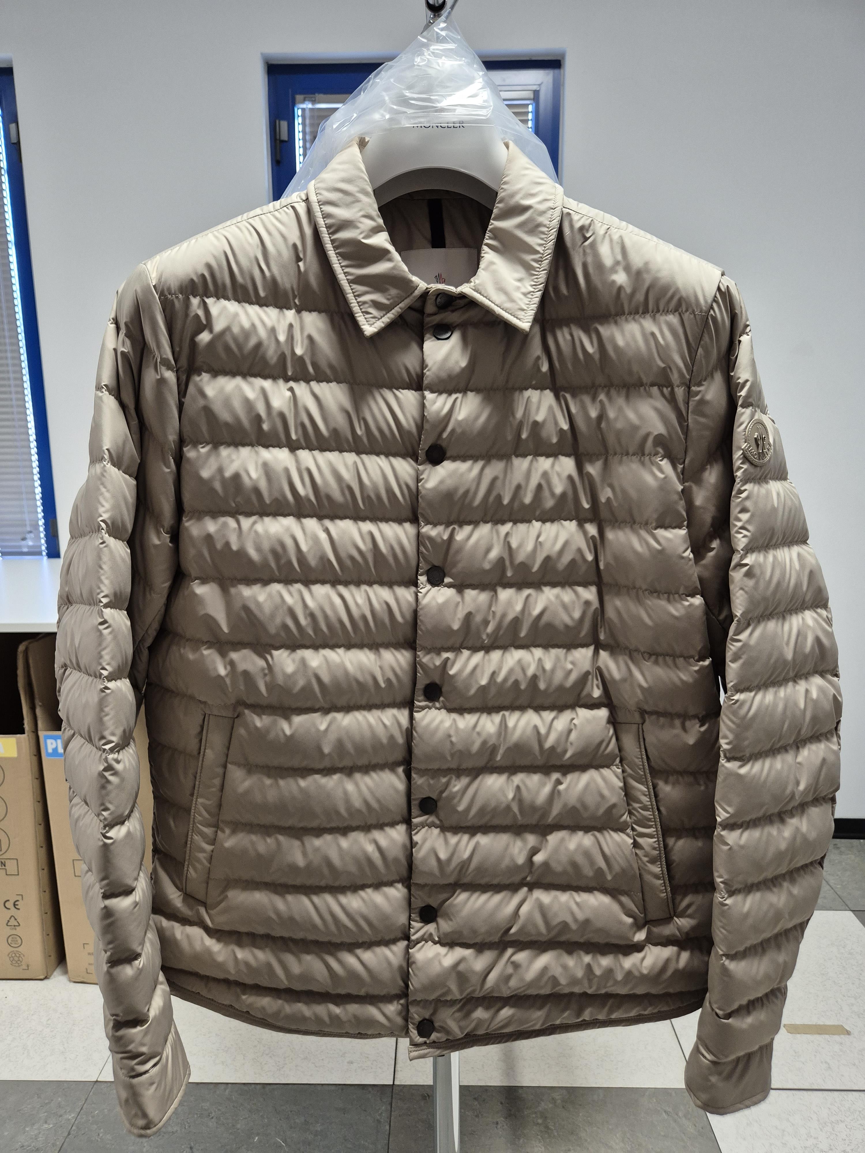 2436225.P25-moncler-1G000-10597X220L.JPEG