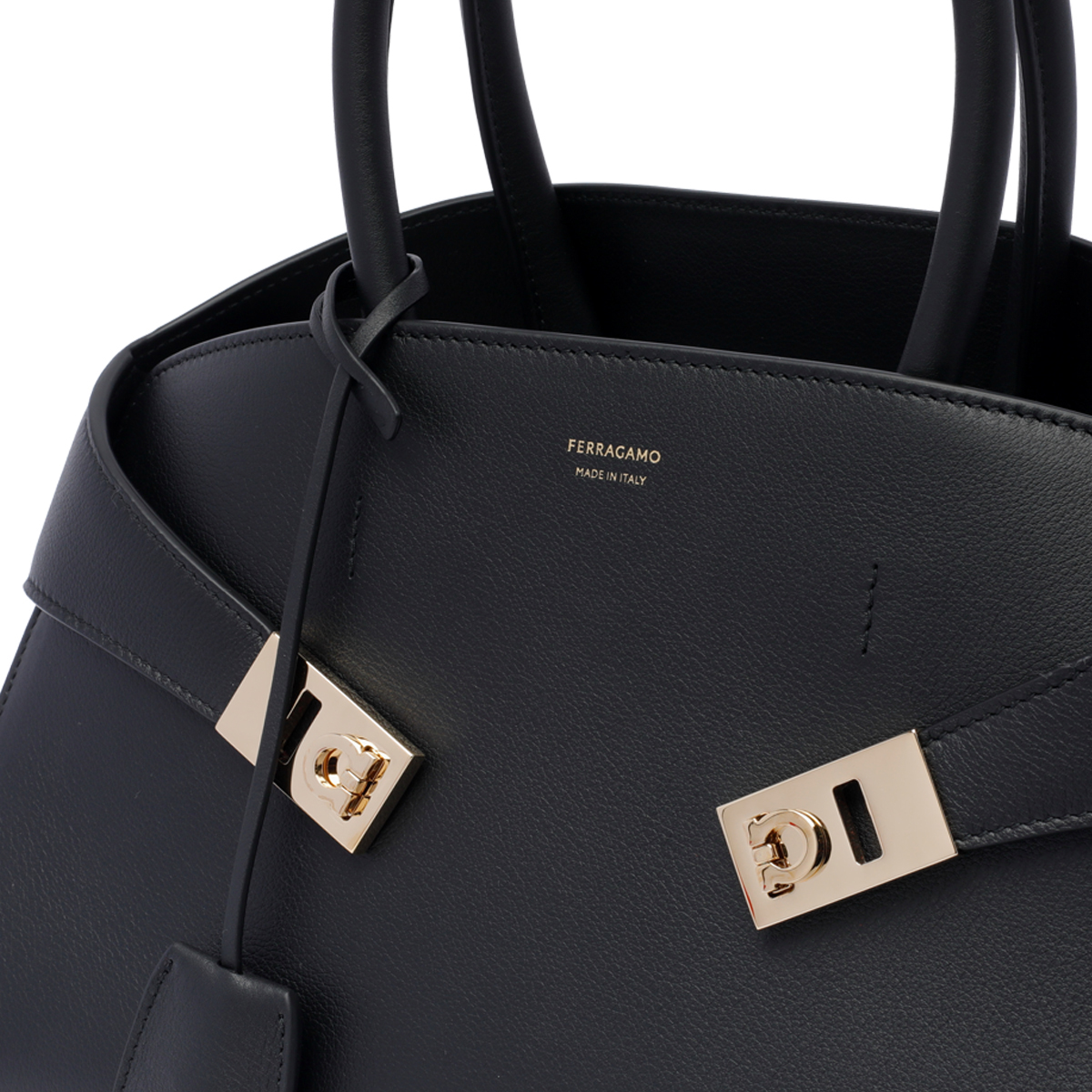 2429596.P25-ferragamo-766758215608NERO_4_P.JPEG