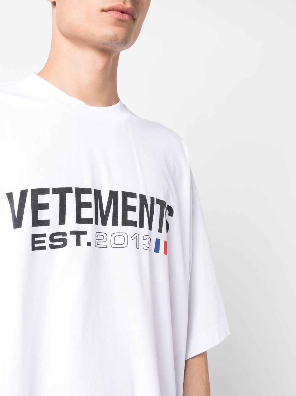 fw23---vetements---ue54tr100wwhite_2_p.JPEG