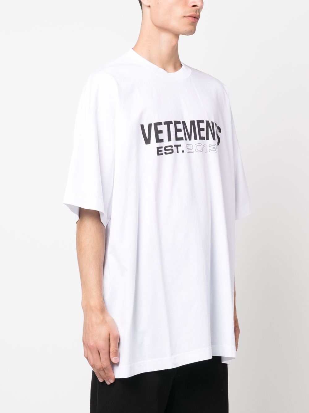 fw23---vetements---ue54tr100wwhite_3_p.JPEG