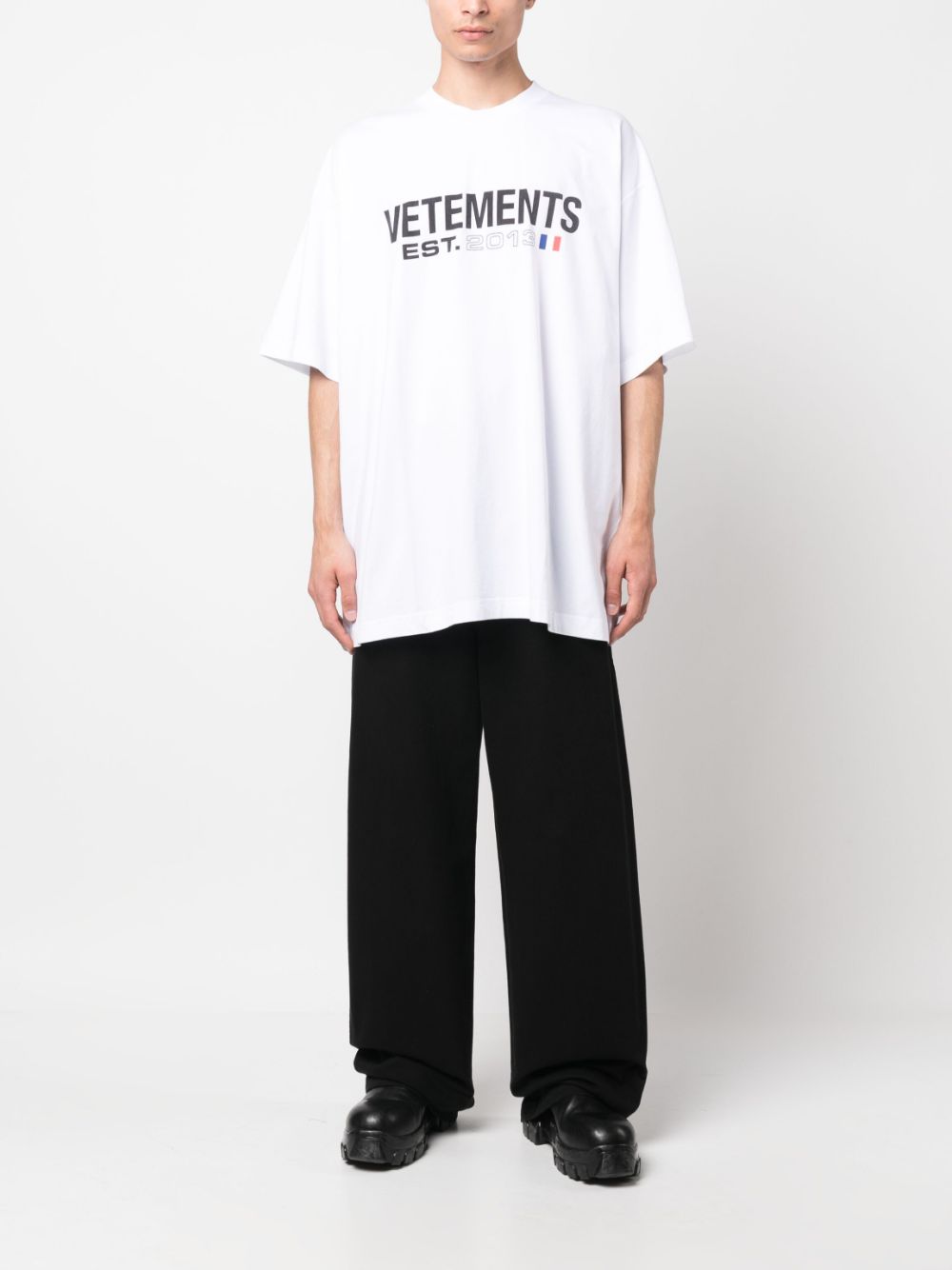 fw23---vetements---ue54tr100wwhite_4_p.JPEG