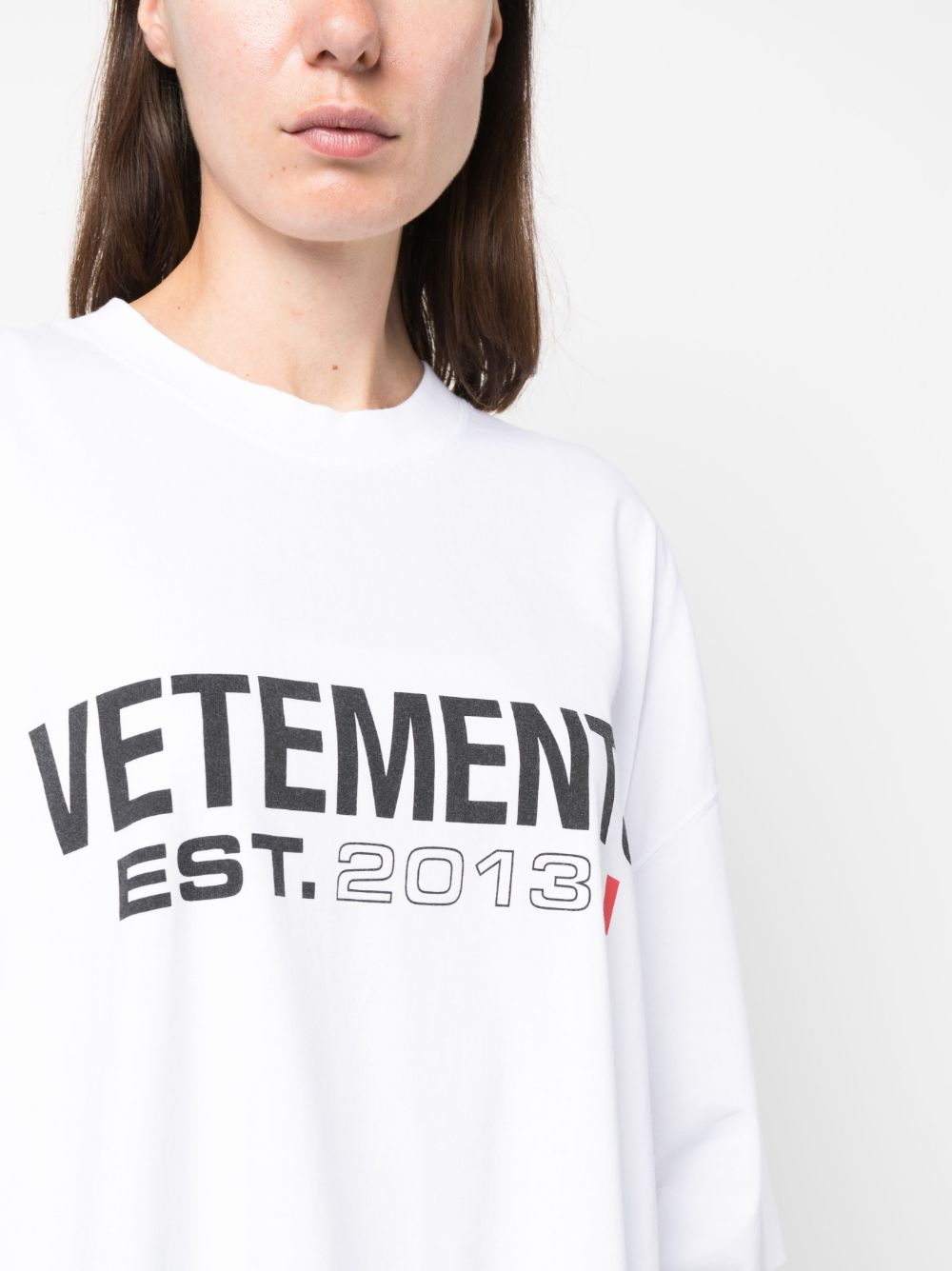 fw23---vetements---ue54tr100wdwhite_2_p.JPEG