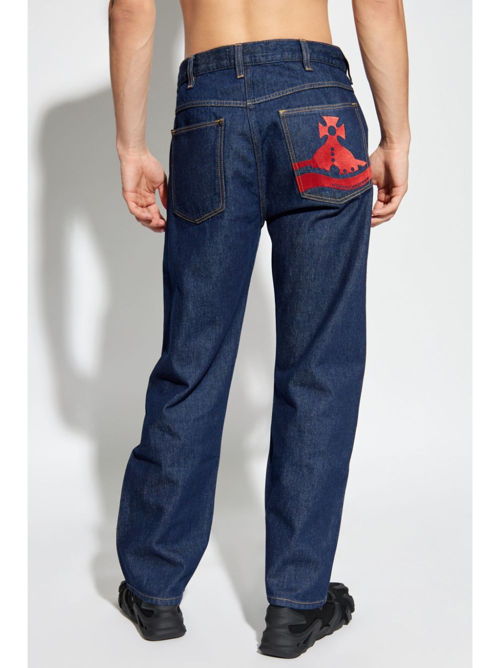 fw24---vivienne westwood pre---3902000nw00vfk401_4_p.JPEG