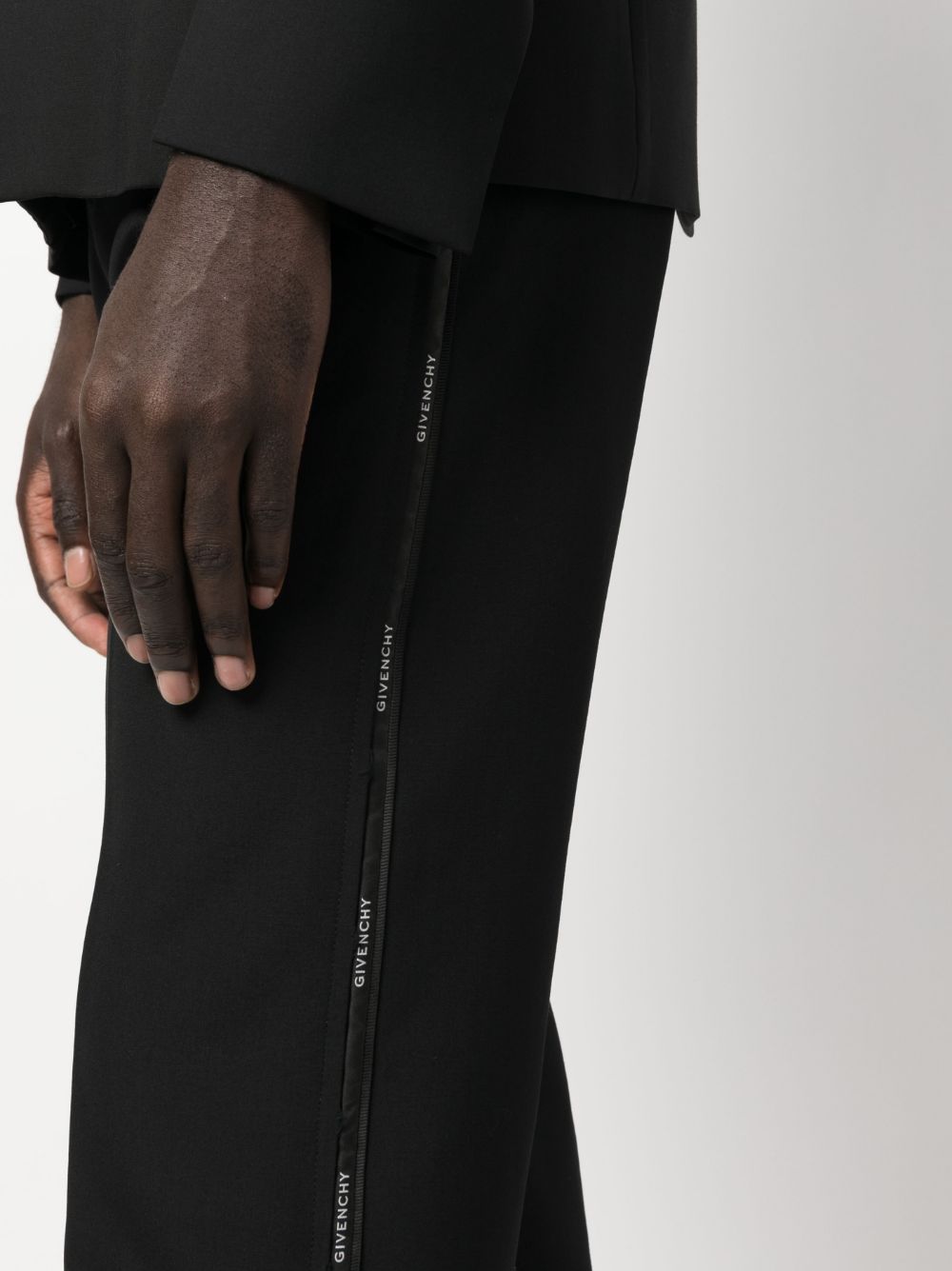fw23---givenchy pre---bm518z14dl001_3_p.JPEG
