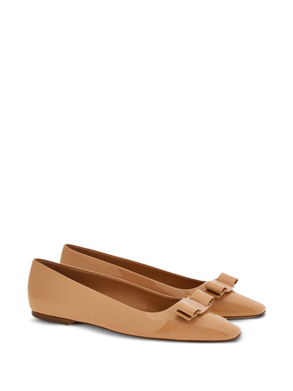 fw23---ferragamo pre---01e982765755007_2_p.jpg