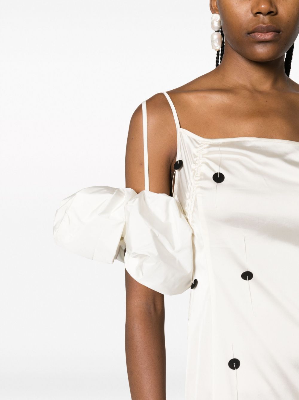 fw23---jacquemus---233dr0741000offwhiteblack_5_p.jpg