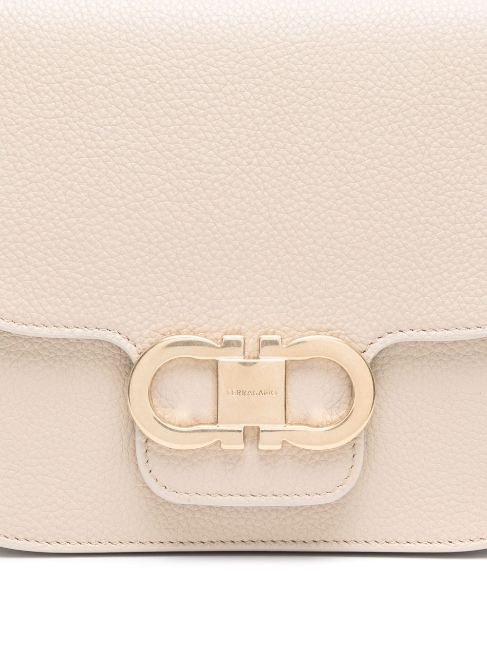 ss25---ferragamo pre---219867781035007_4_p.jpg