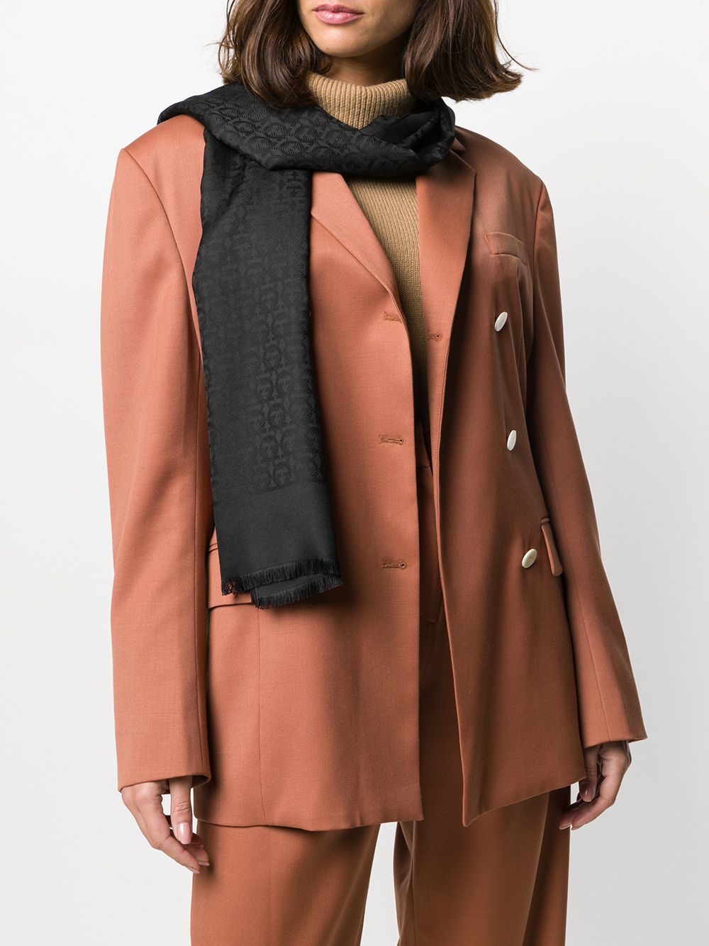 ss25---ferragamo pre---327987725357002_2_p.jpg