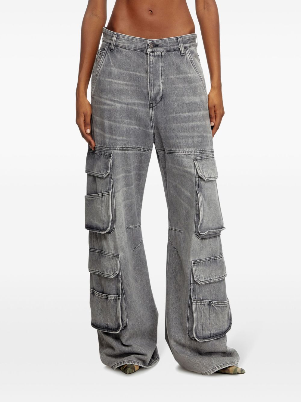 ss25---diesel pre---a133160dcbe02_1_p.jpg