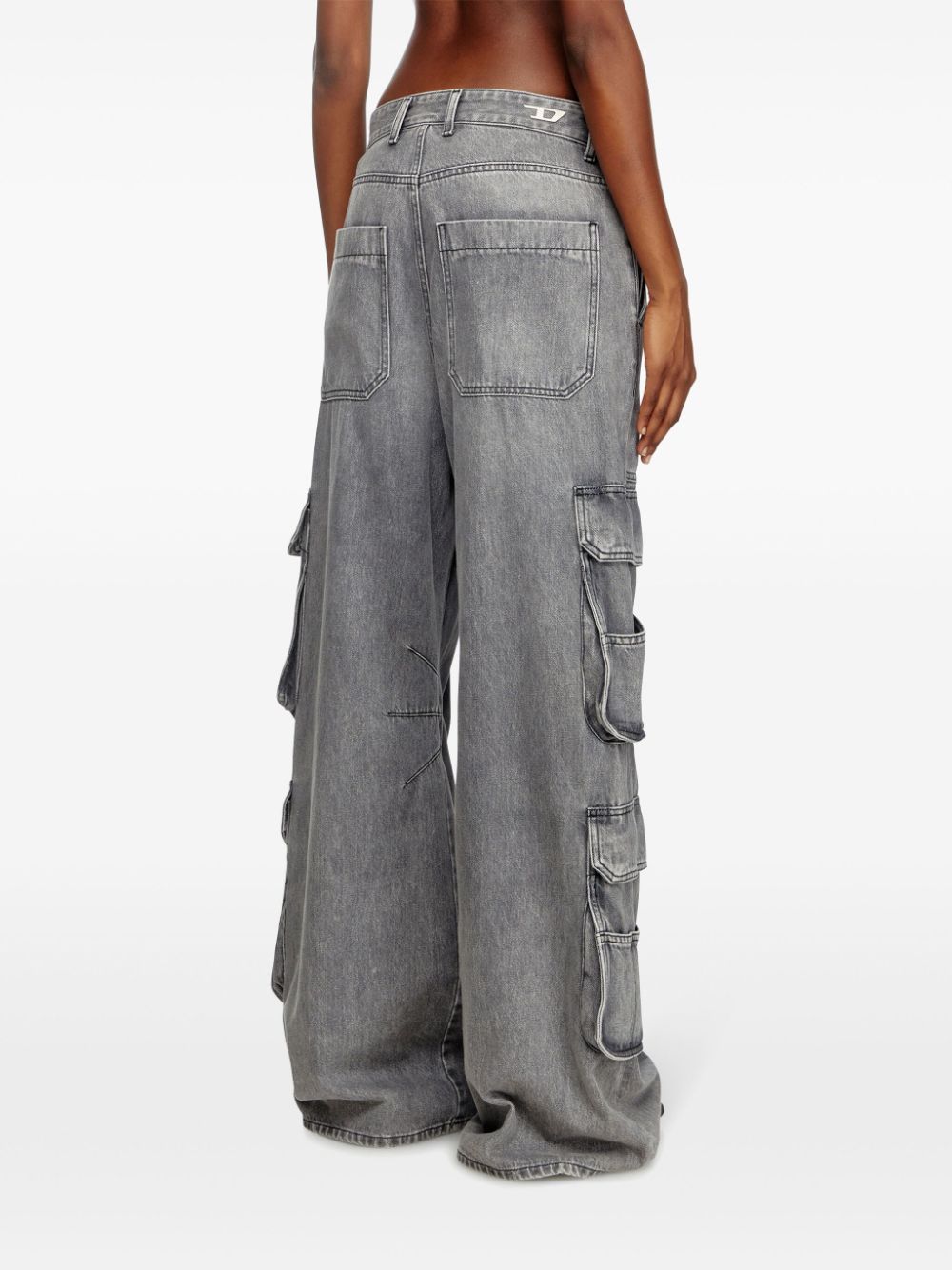 ss25---diesel pre---a133160dcbe02_3_p.jpg