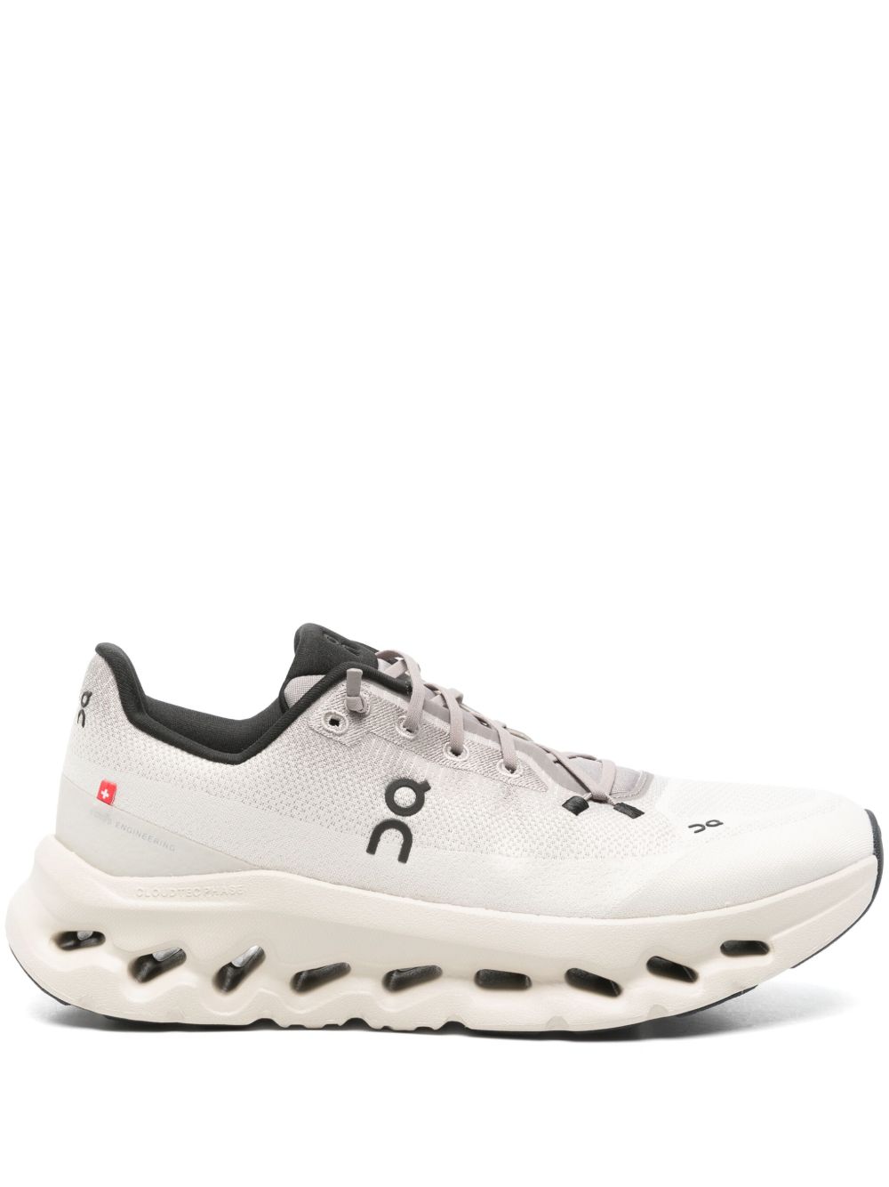 ss25---on running---3me10103284cinder()sand.jpg