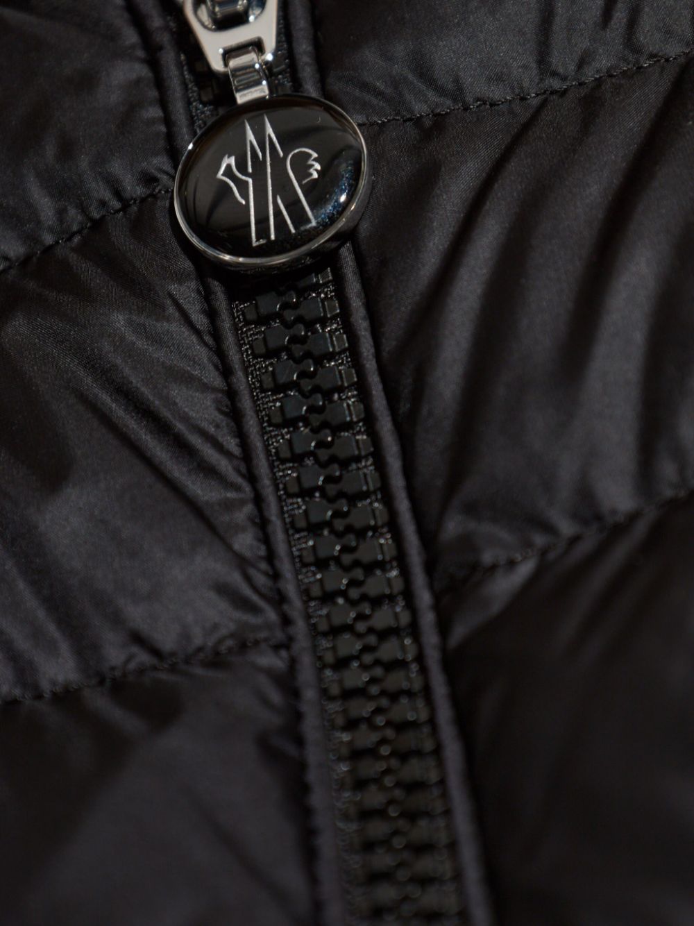 ss25---moncler pre---k10931a00067597yf999_3_p.jpg