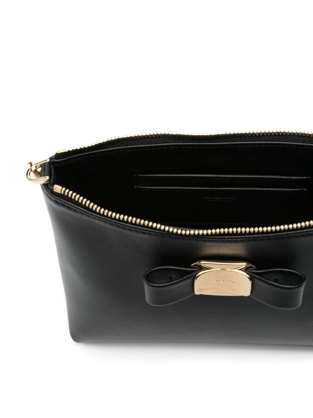 ss25---ferragamo pre---220819780217002_3_p.jpg