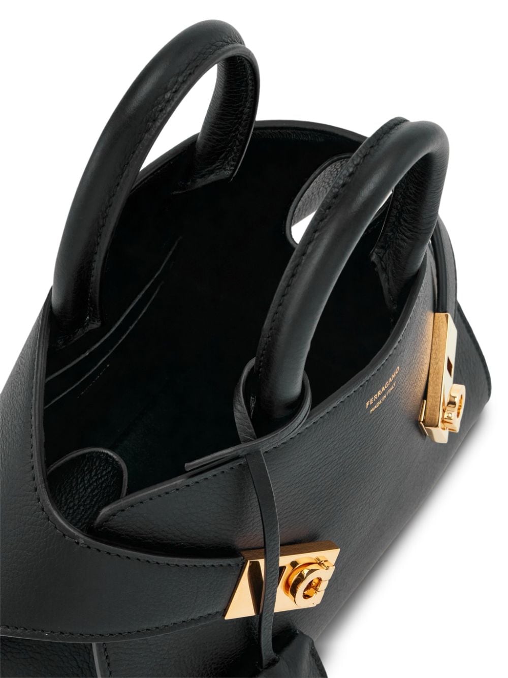 ss25---ferragamo pre---215975768853009_2_p.jpg