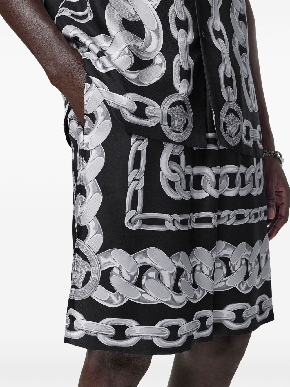 ss25---versace pre---10024761a133975b950_3_p.jpg