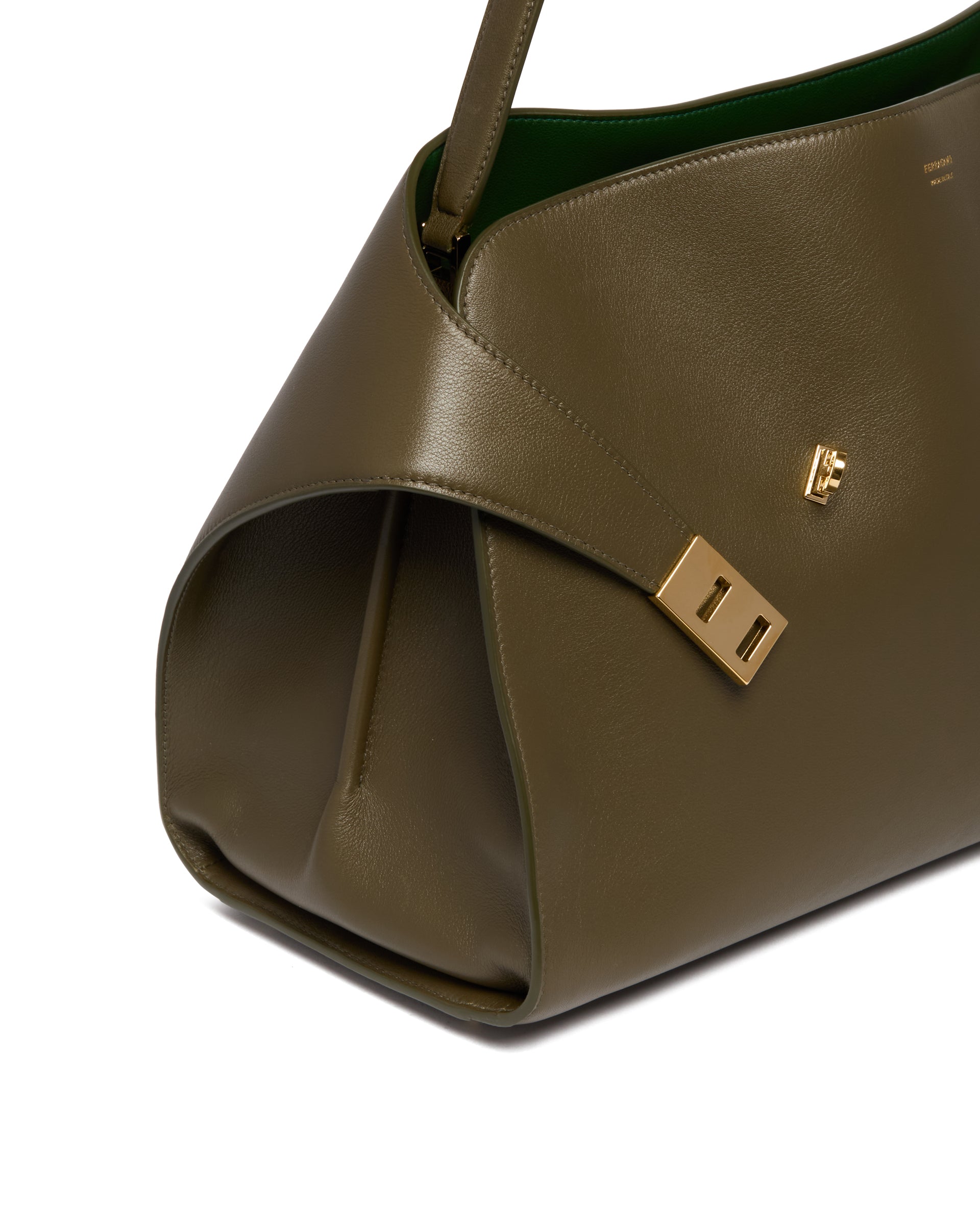 SS25---ferragamo---219939NEWOLIVE_3_P_54166c7c-d268-475d-9de6-1d432267365f.jpg
