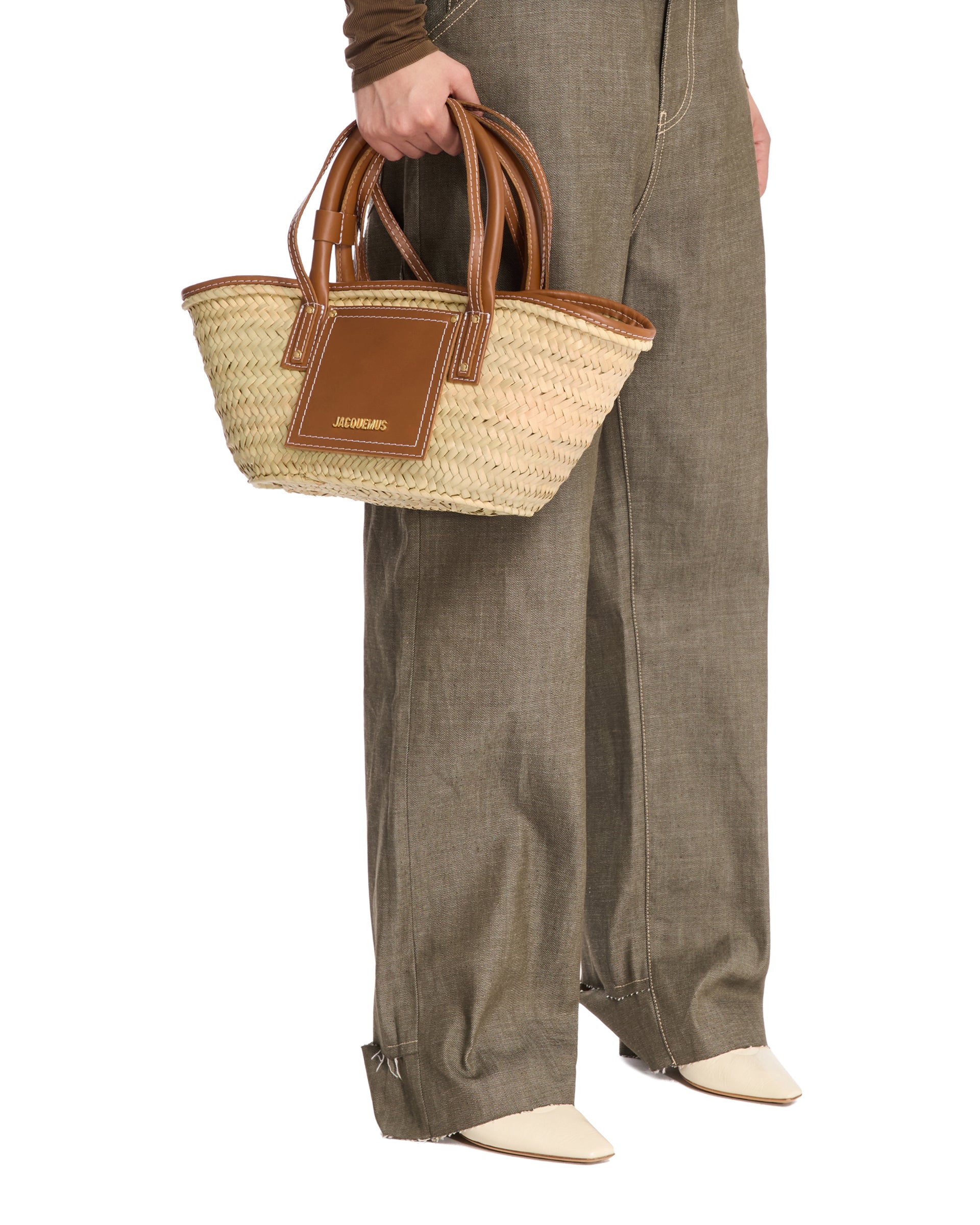 SS25---jacquemus---223BA0443072811_2_P_d1b7c99b-ccb3-493e-9b54-2a0d2852e78e.jpg