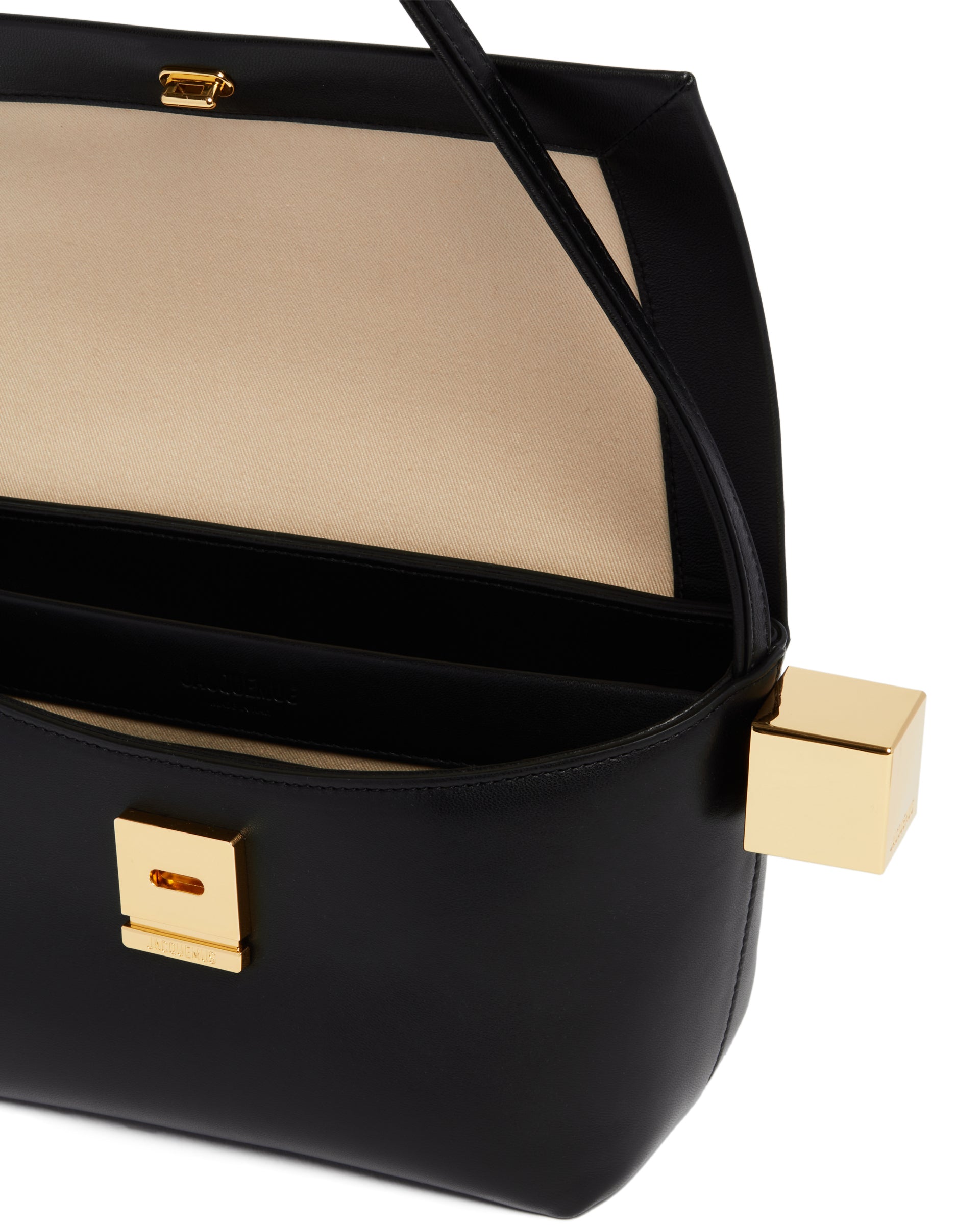 SS25---jacquemus---243BA3833171990_3_P_9a99fe23-108d-4fda-8c30-4108b8b2b8e4.JPEG