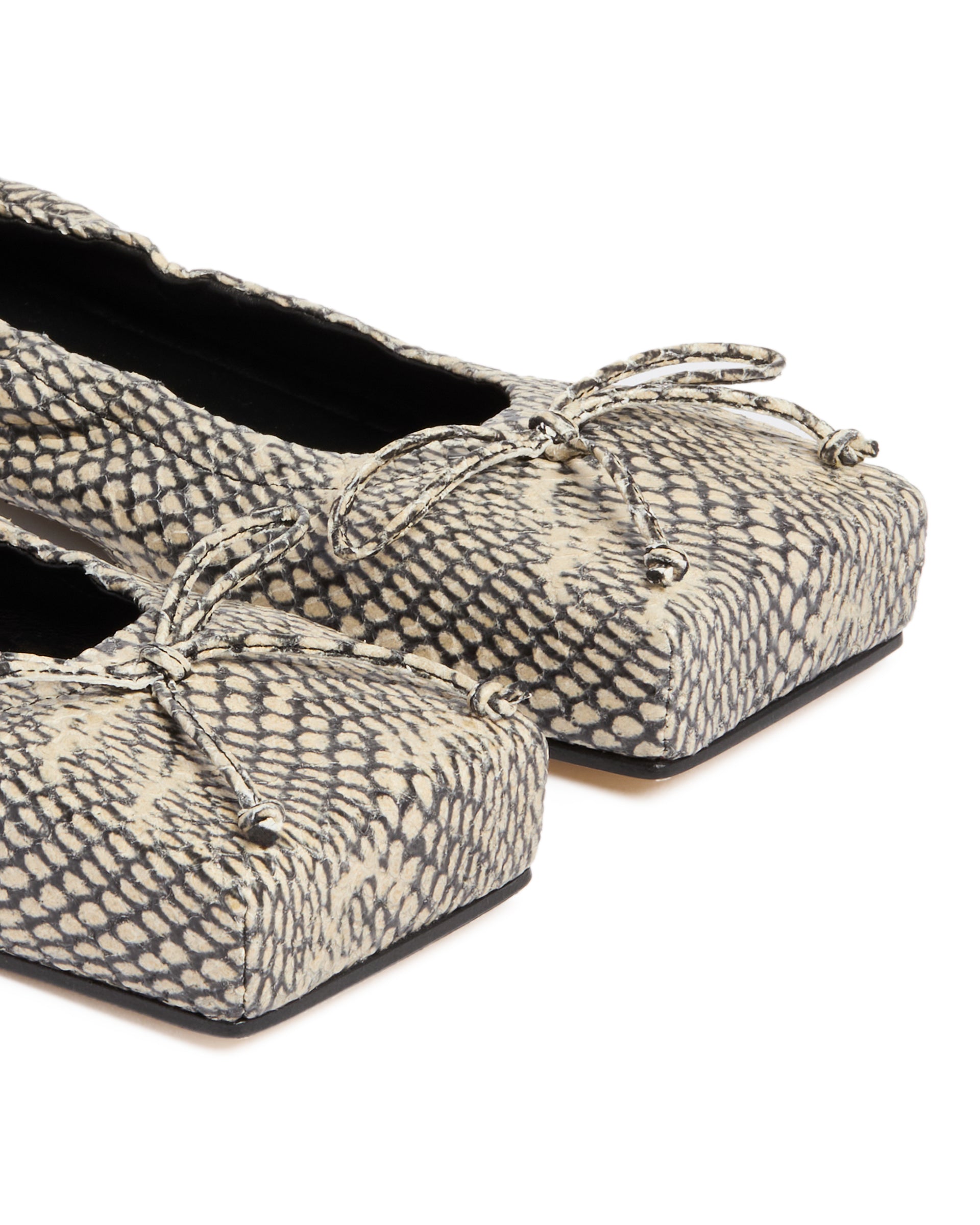 SS25---jacquemus---243FO1573233150_5_P.JPEG