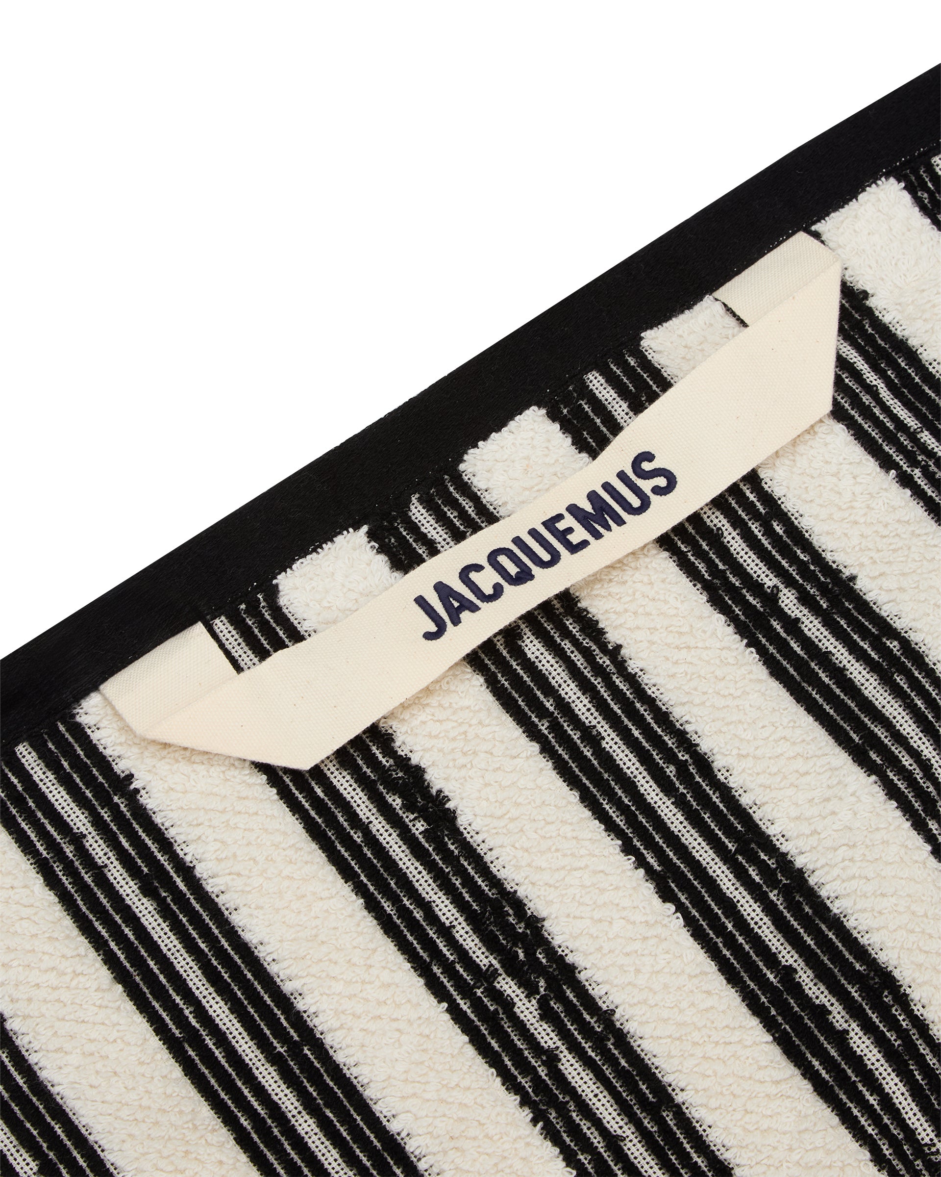 SS25---jacquemus---255AC73351231IL_3_P_15b8e57e-952d-413c-a7a6-302b5394a013.JPEG