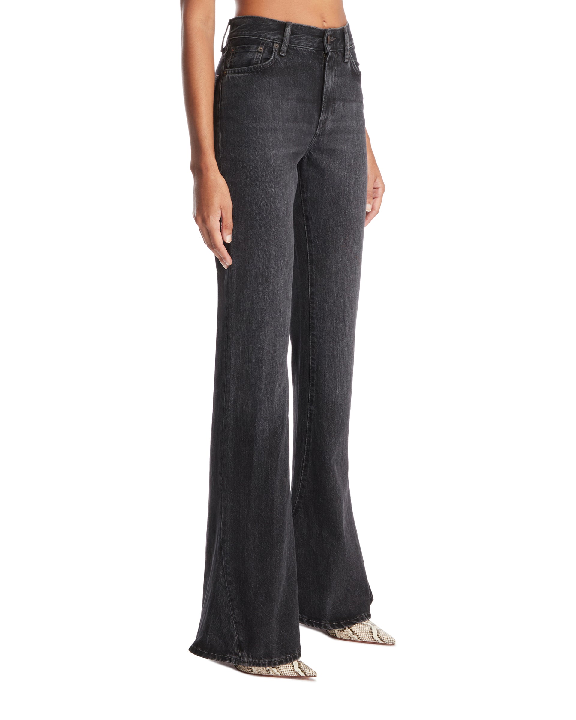 SS25---acne_20studios---A00511900_1_P_57ae9e36-6ce5-4813-a4bd-50d91e32d54f.JPEG