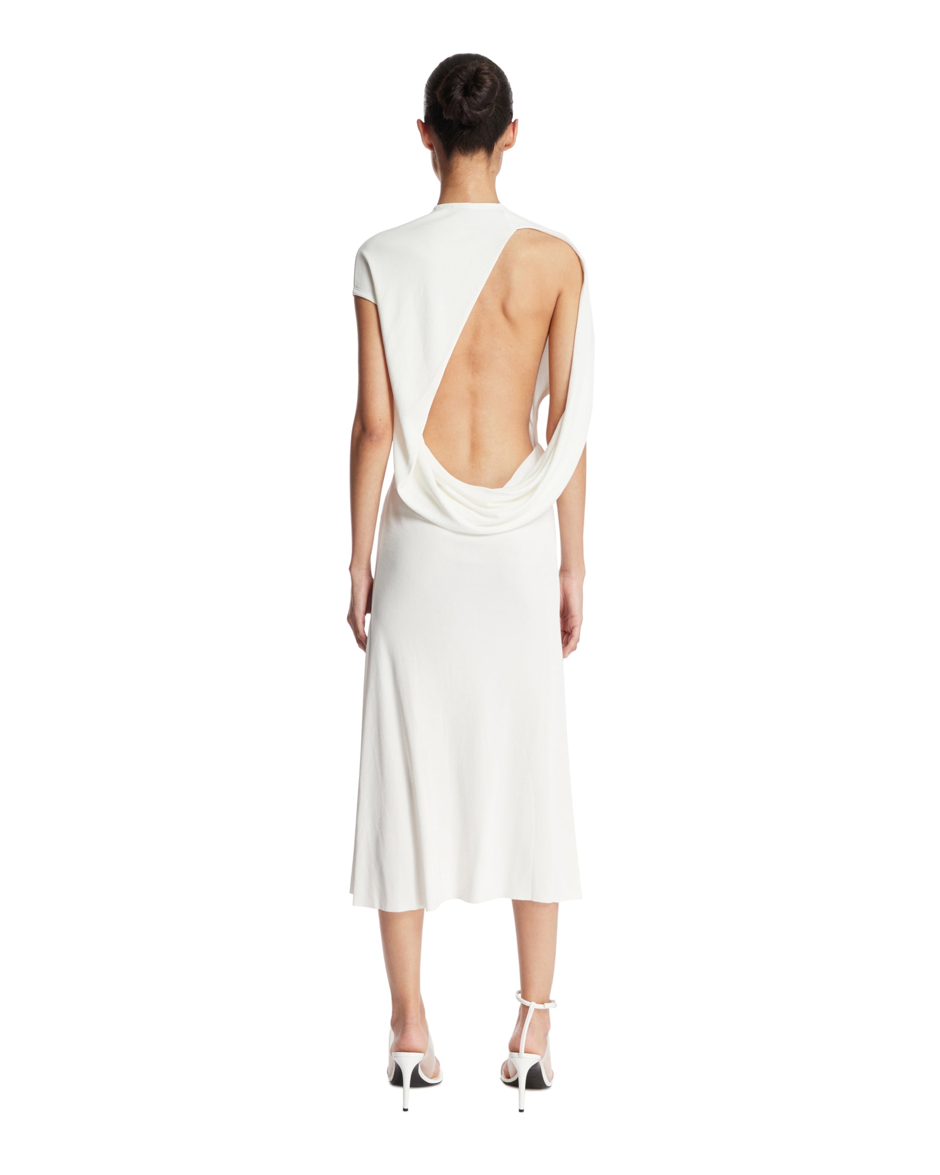 SS25---jacquemus---243DR1931026100_4_P_dd960a1c-9a1a-4c21-8ba2-8fba5bab150e.JPEG