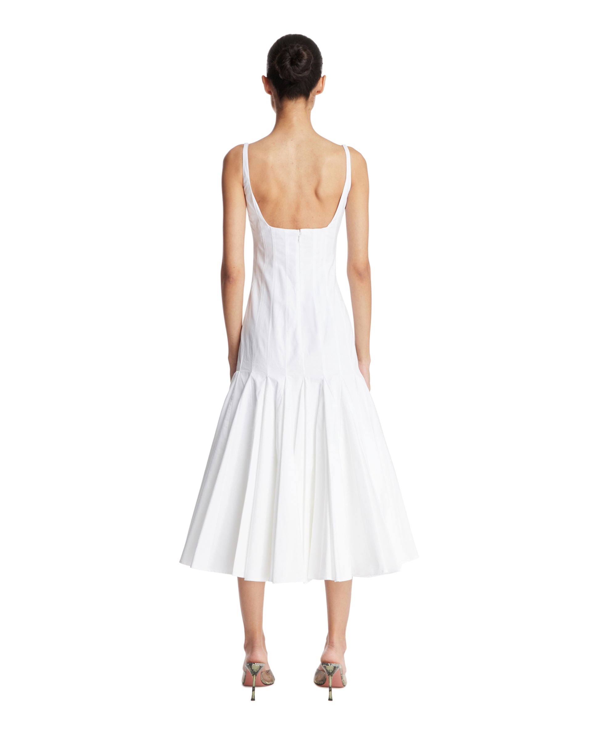 SS25---jacquemus---251DR2241520100_4_P_16439a80-6b74-4794-a305-506fa519d0a4.JPEG