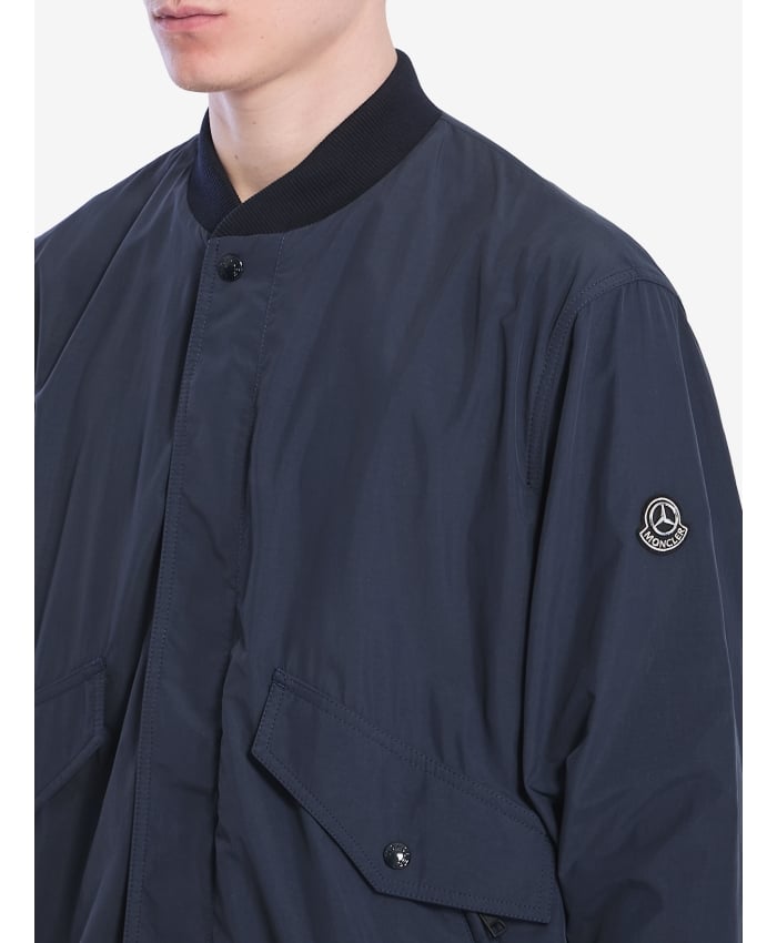 p25_moncler-mercedes_p25-moncler-mercedes-1a00013m66807782p.jpg