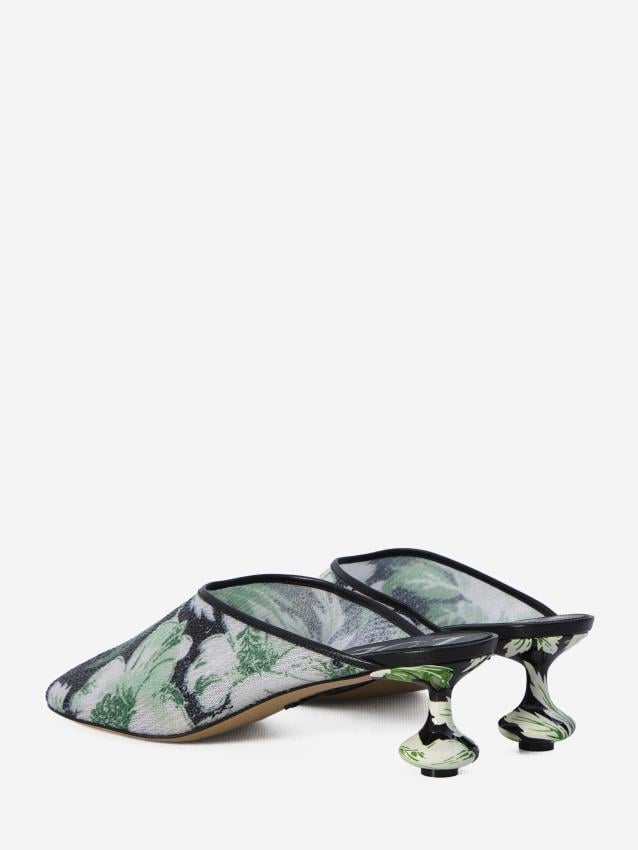 p25_loewe_p25-loewe-llst379x1057284p.jpg