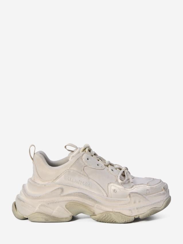 p25_balenciaga_p25-balenciaga-524039wtrsl2000.jpg