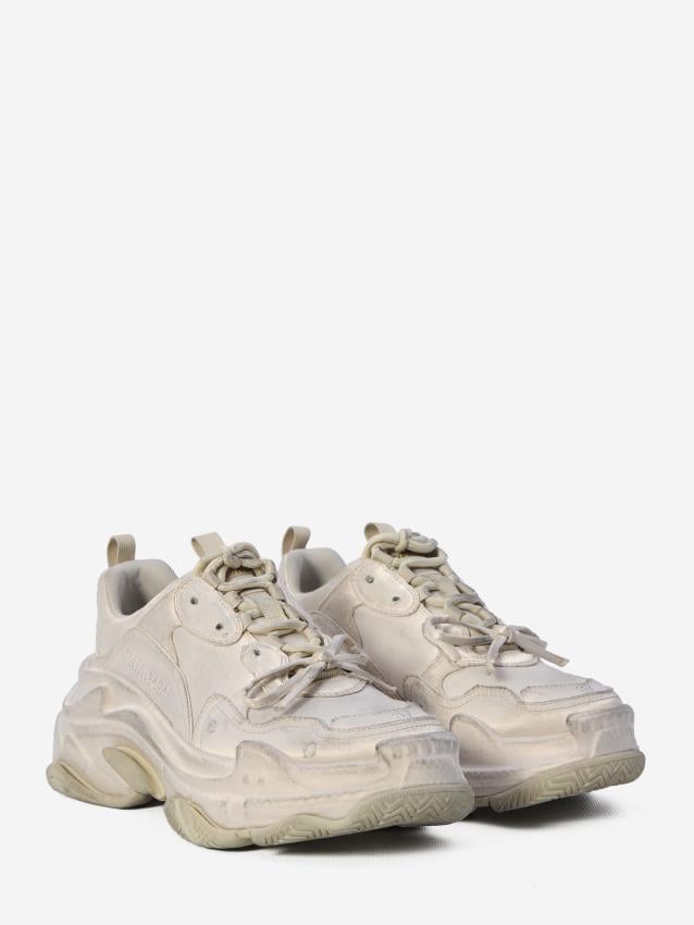 p25_balenciaga_p25-balenciaga-524039wtrsl20002p.jpg