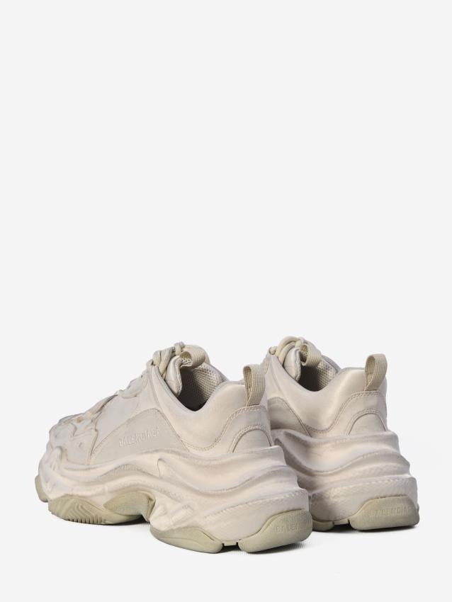 p25_balenciaga_p25-balenciaga-524039wtrsl20004p.jpg