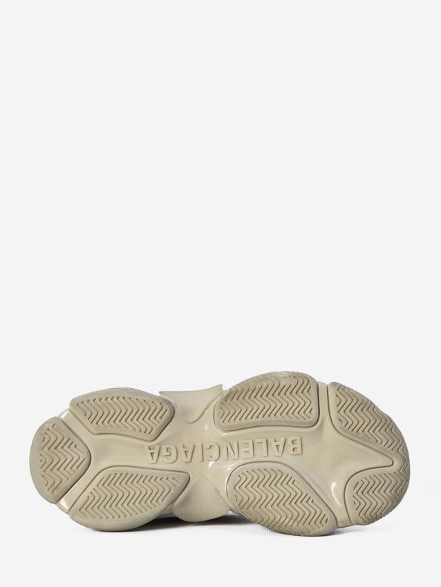 p25_balenciaga_p25-balenciaga-524039wtrsl20005p.jpg