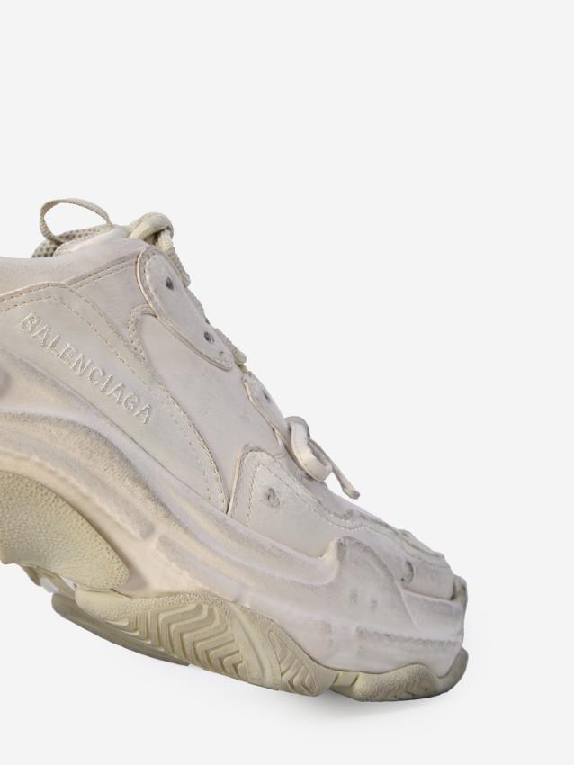 p25_balenciaga_p25-balenciaga-524039wtrsl20006p.jpg