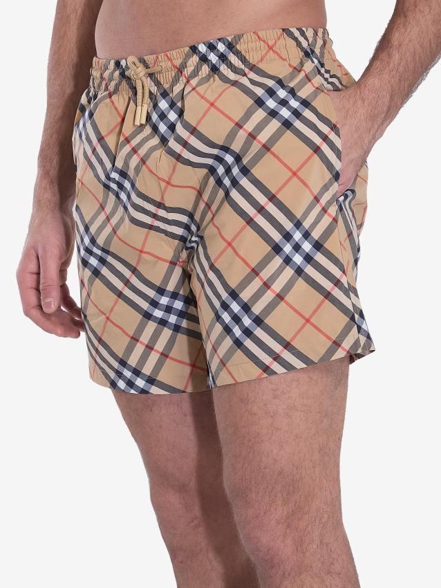p25_burberry_p25-burberry-8087335b93682p.jpg