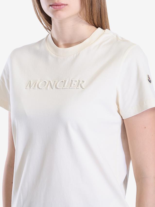 p25_moncler_p25-moncler-8c0000889auo0372p.jpg