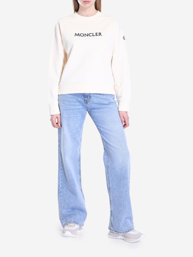 p25_moncler_p25-moncler-8g00001689a1k0371p.jpg