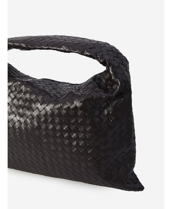 p25_bottega-veneta_p25-bottega-veneta-763970v3iv121905p.jpg