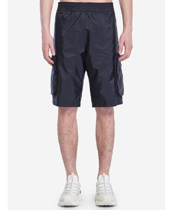 p25_moncler-mercedes_p25-moncler-mercedes-2b000001m5920778.jpg