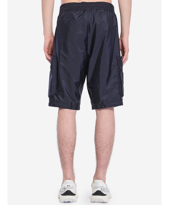 p25_moncler-mercedes_p25-moncler-mercedes-2b000001m59207782p.jpg