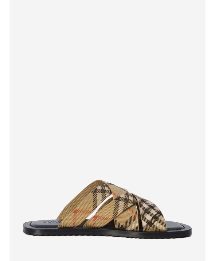 p25_burberry_p25-burberry-8106987b93683p.jpg