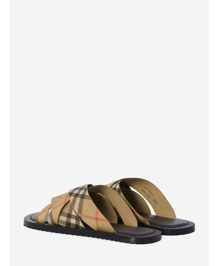 p25_burberry_p25-burberry-8106987b93684p.jpg