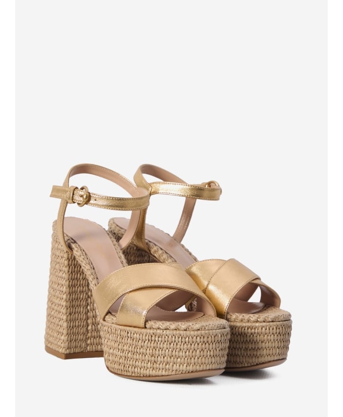 p25_gianvito-rossi_p25-gianvito-rossi-g3152270ricnwamena2p.jpg