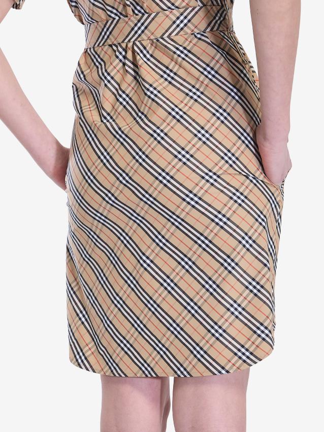 p25_burberry_p25-burberry-8106067b93684p.jpg