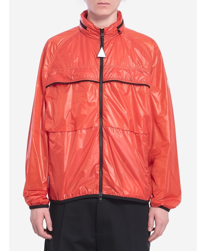 p25_moncler-mercedes_p25-moncler-mercedes-1a00015m6189320.jpg