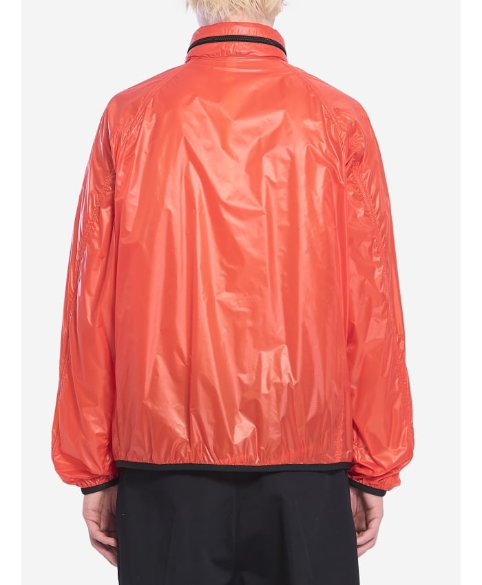 p25_moncler-mercedes_p25-moncler-mercedes-1a00015m61893201p.jpg