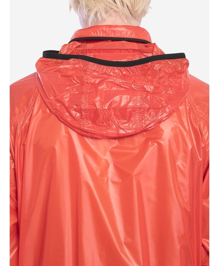 p25_moncler-mercedes_p25-moncler-mercedes-1a00015m61893203p.jpg